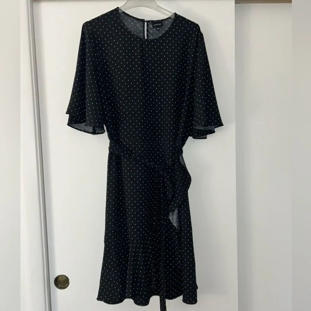 2X-Large Who What Wear Black and White
Midi Dress EPC